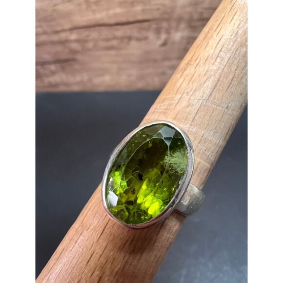 NEW size 7.5 oval cut peridot sterling silver ring 6.55 grams - Picture 1 of 16
